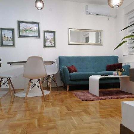 Carmen Deluxe Appartement Novi Sad Buitenkant foto